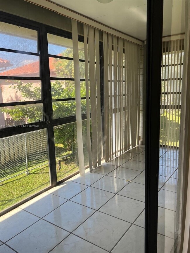 Building Photo - 20680 NE 4th Ct