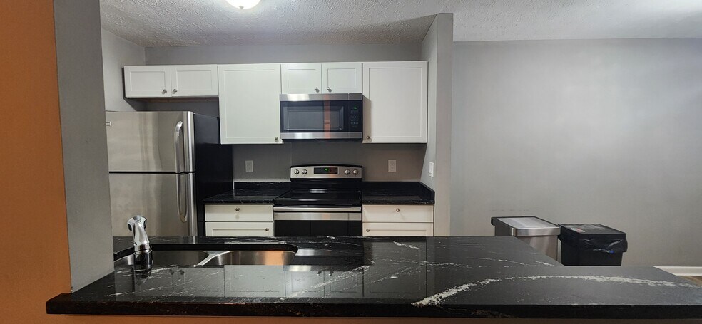 Building Photo - 8854 Eagleview Dr