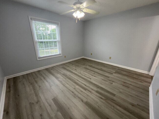 Building Photo - 7117 W Friendly Ave
