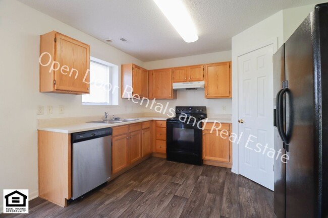 Building Photo - ** $400.00 off first months rent** Great h...