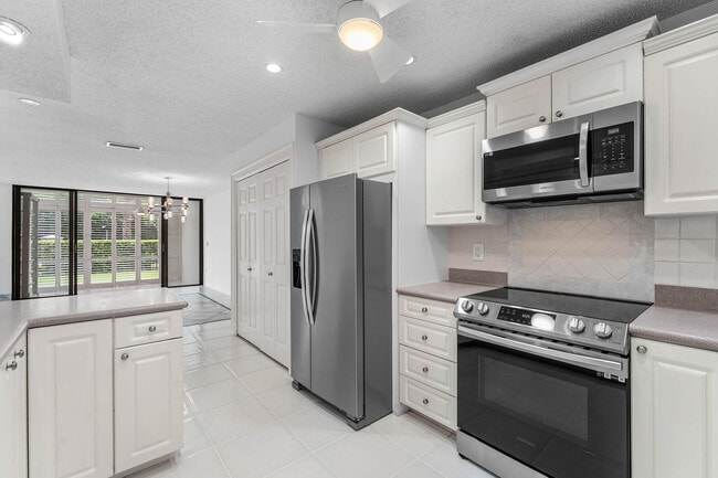 Building Photo - 3908 S Ocean Blvd