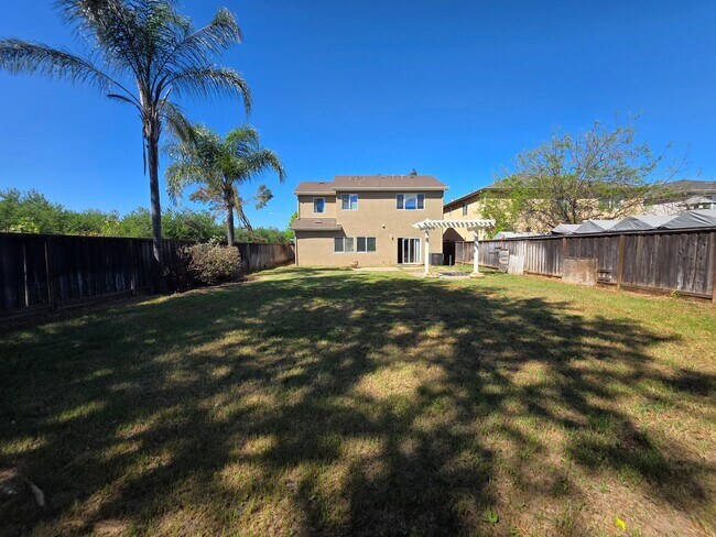 Building Photo - 3 bedroom with an extra office/den space in Modesto!