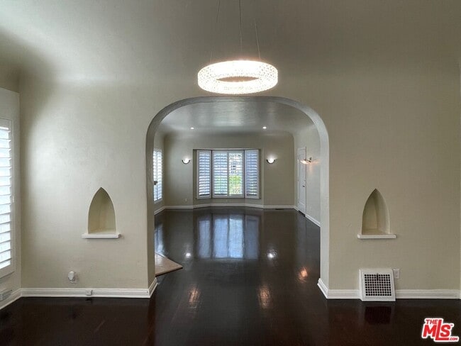 Building Photo - 1348 S Rimpau Blvd