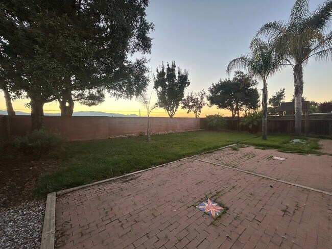 Building Photo - Great Family Home in Fantastic Hollister Neighborhood!