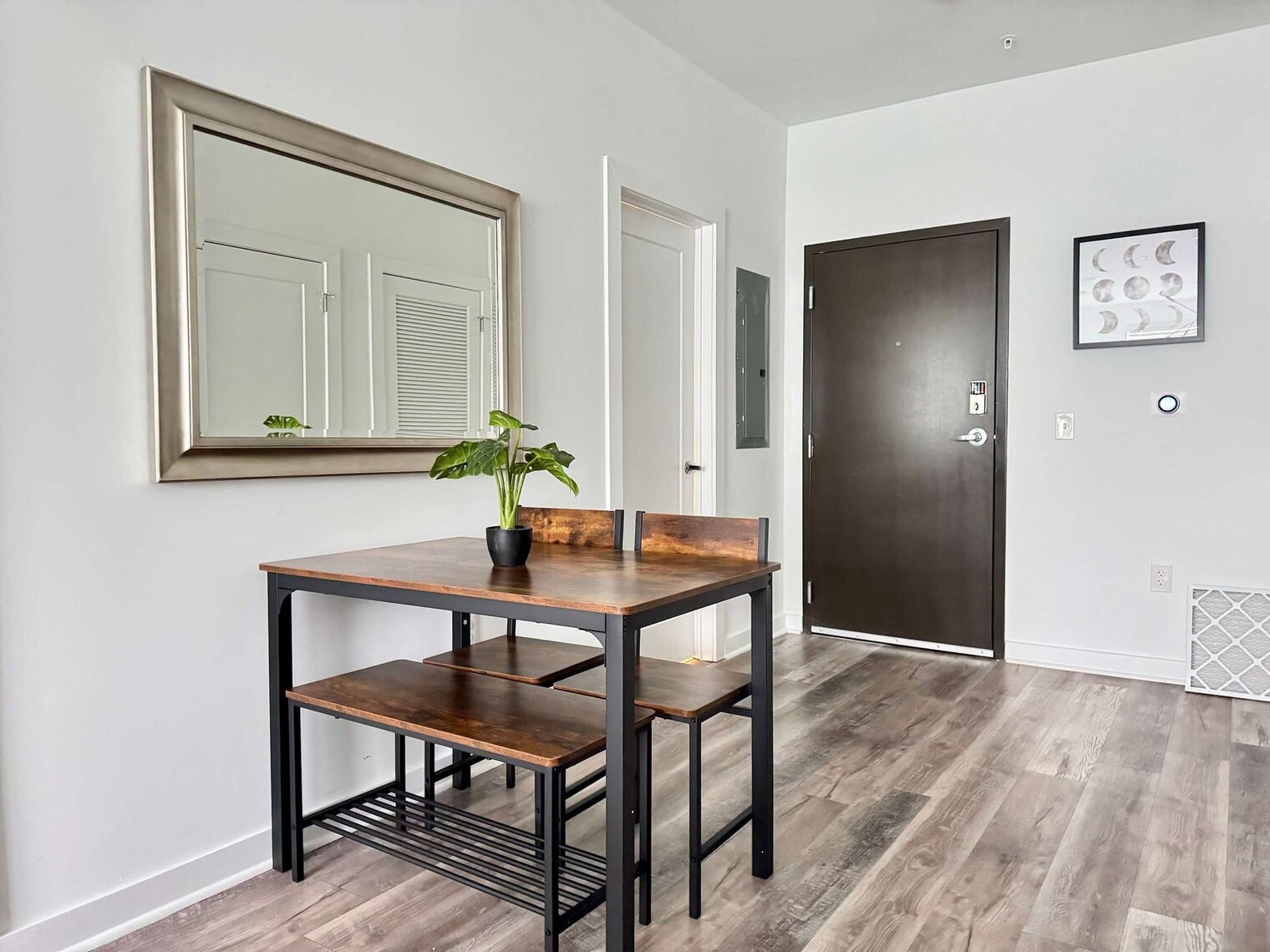 Building Photo - 525 Parkway Dr NE