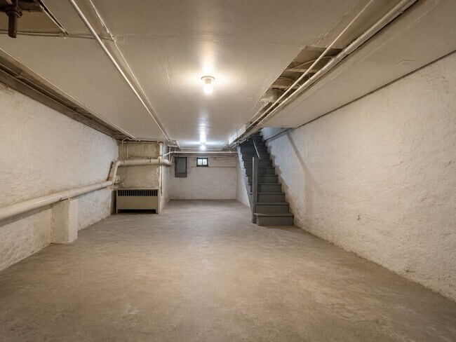Building Photo - Move-In Ready 3BR/1BA in Elmwood — Housing Choice Vouchers Welcome