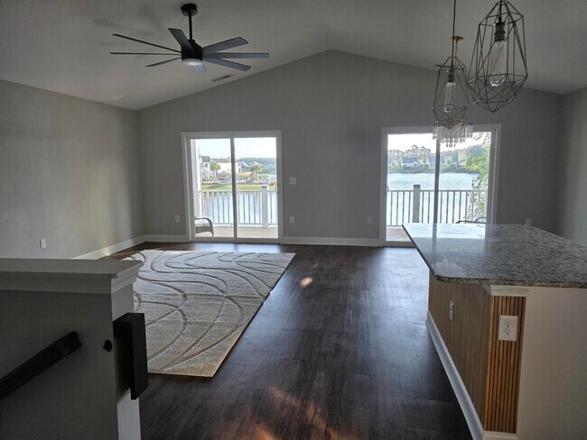 Building Photo - 1048 Meadowoods Dr