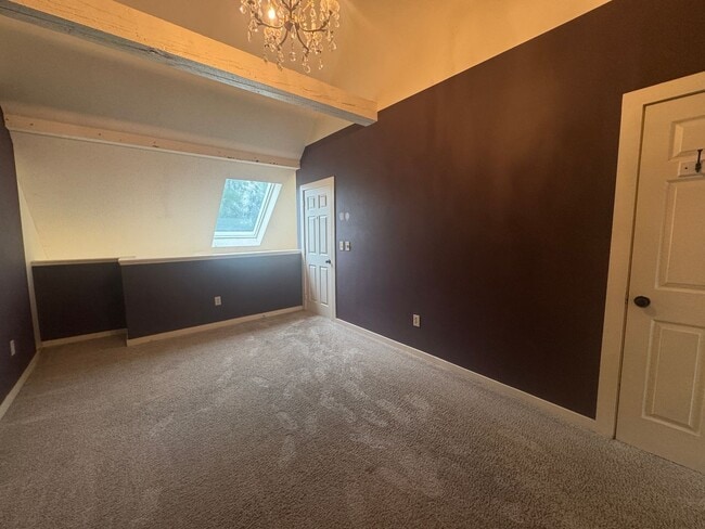 Building Photo - 2 bedroom with loft in downtown Quechee
