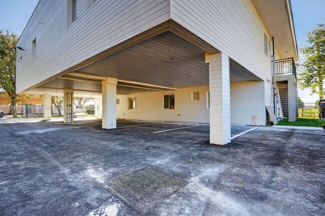 Building Photo - 1515 Redland Rd