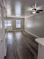 Building Photo - 1050 S Orem Blvd