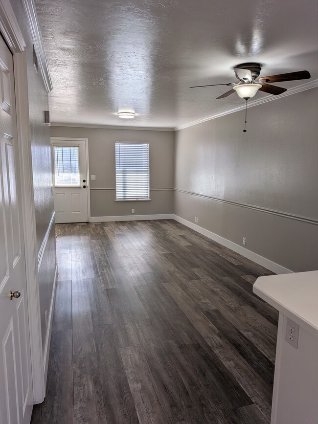 Building Photo - 1050 S Orem Blvd