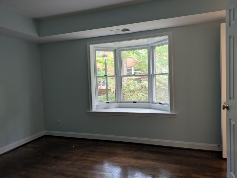 Building Photo - 8606 Geren Rd