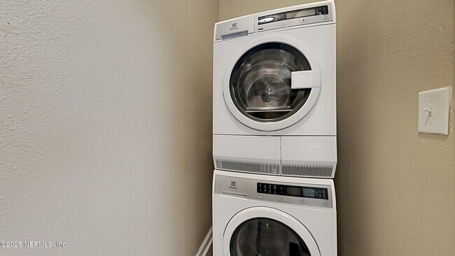 Building Photo - 4959 Key Lime Dr