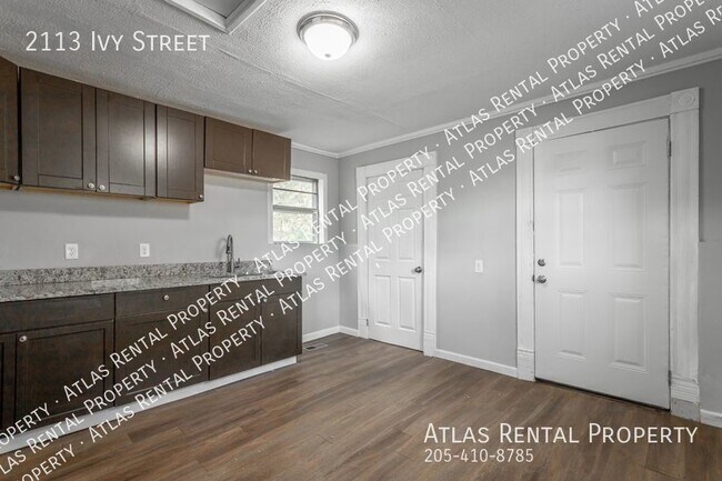 Building Photo - 2113 Ivy St