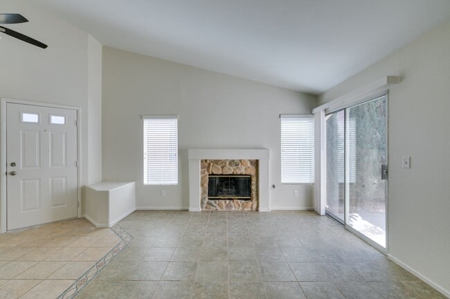 Building Photo - Cozy 3 bedroom single story house in Green Valley