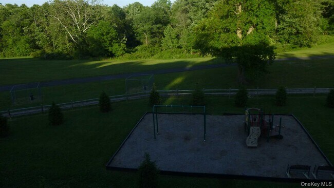 Building Photo - 48 Berry Ln
