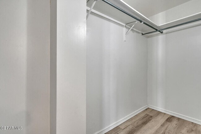 Building Photo - 1049 Desierto Luna St