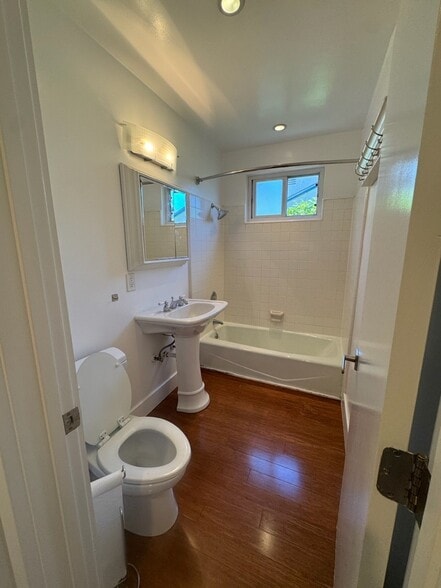 Guest Bathroom - 12016 Clarkson Rd