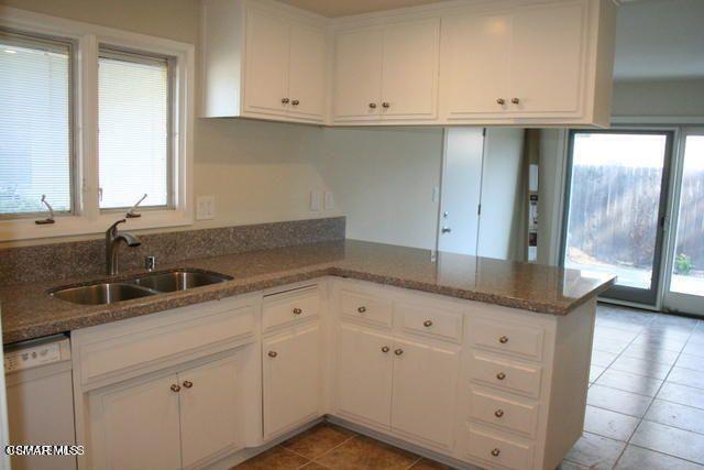 Building Photo - 77 Fallbrook Ave