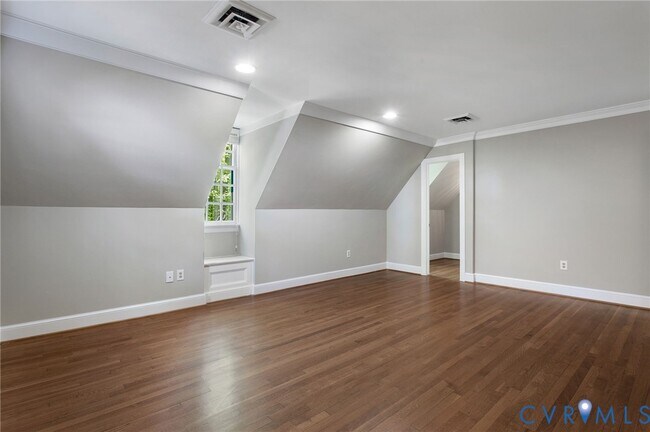 Building Photo - 9900 Kingsbridge Rd