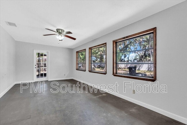 Building Photo - 7365 S Leewynn Dr