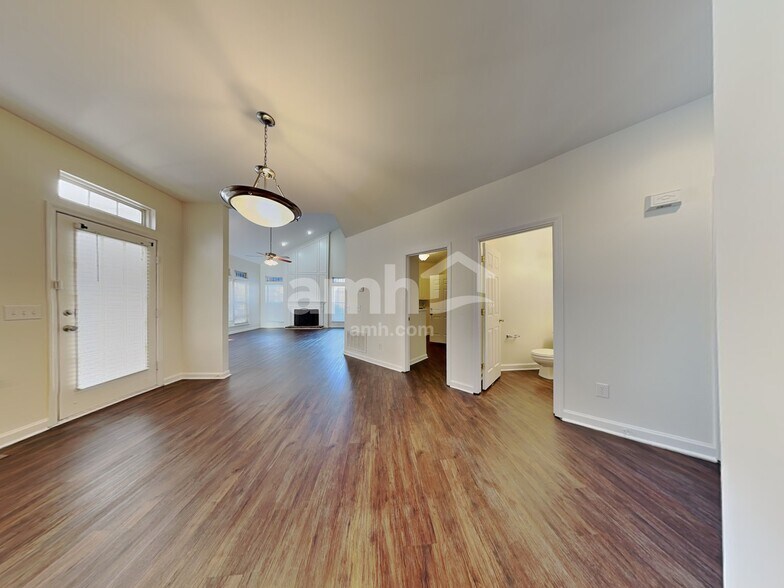 Building Photo - 219 Chandeleur Dr