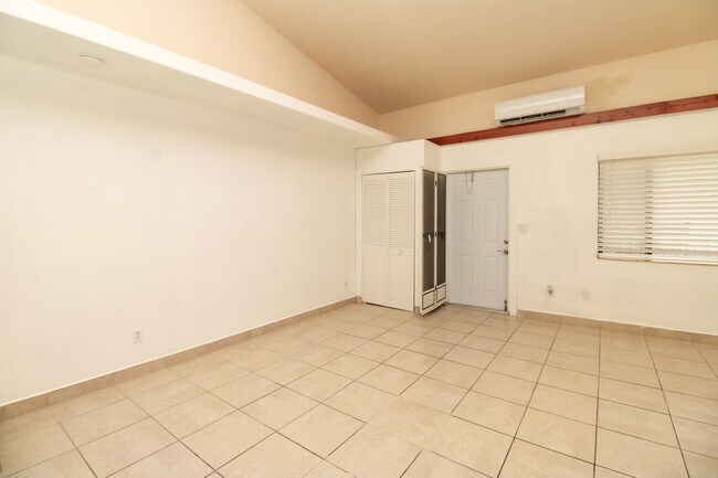 Building Photo - ANNUAL UNFURNISHED ** Wiggins Pass West **...