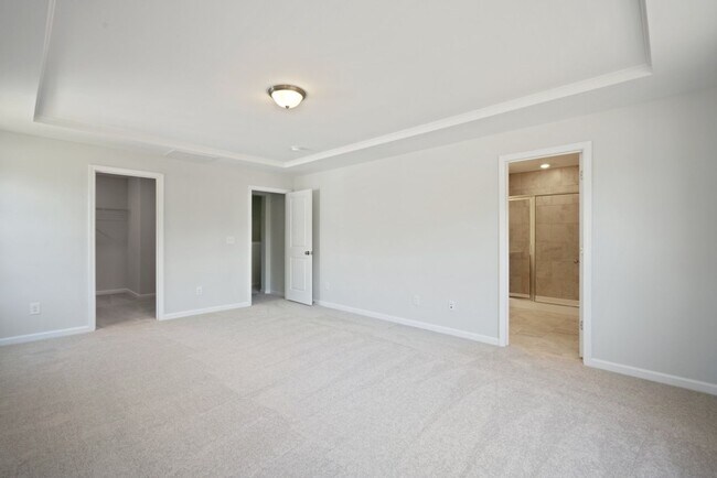 Building Photo - End Unit  Townhome | Open floor plan | 2 C...