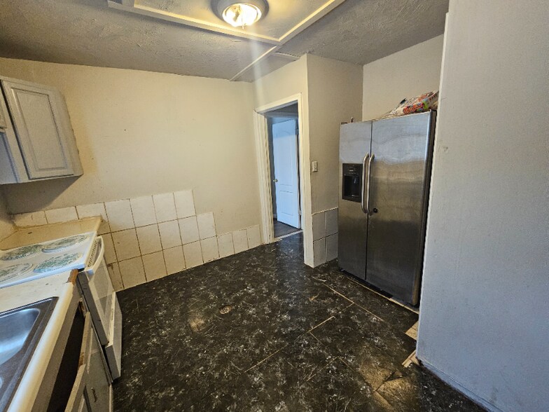 Building Photo - 10720 Plank Rd