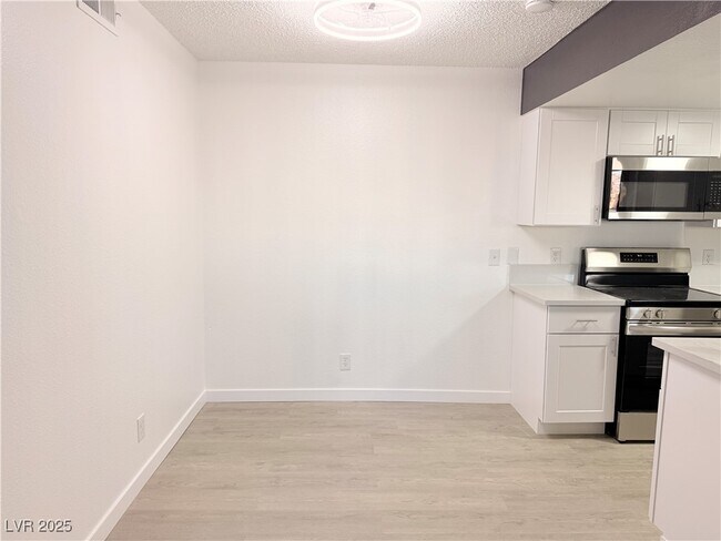 Building Photo - 601 Cabrillo Cir