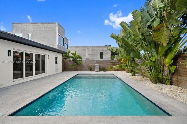 Building Photo - 1519 Biarritz Dr