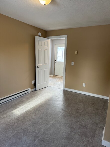 Building Photo - 1644 Myrtle St N