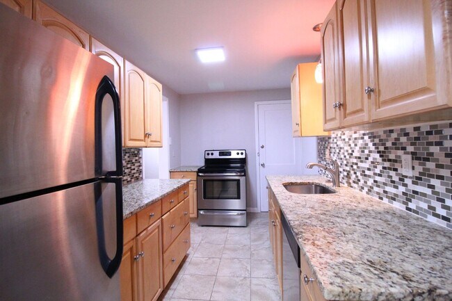 Building Photo - January FREE On This 3 Bedroom 2 Bath Duplex