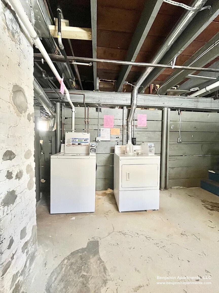 Building Photo - 79-81-81 Cresthill Rd