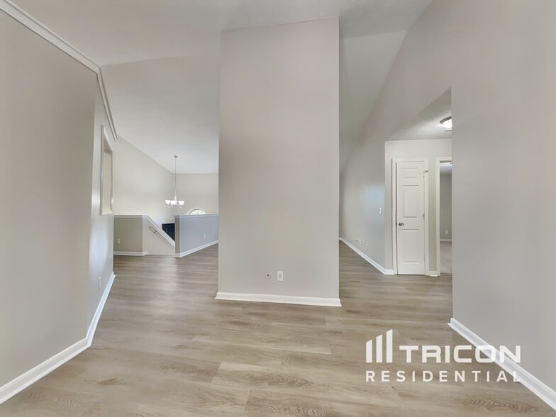 Building Photo - 235 Princeton Way