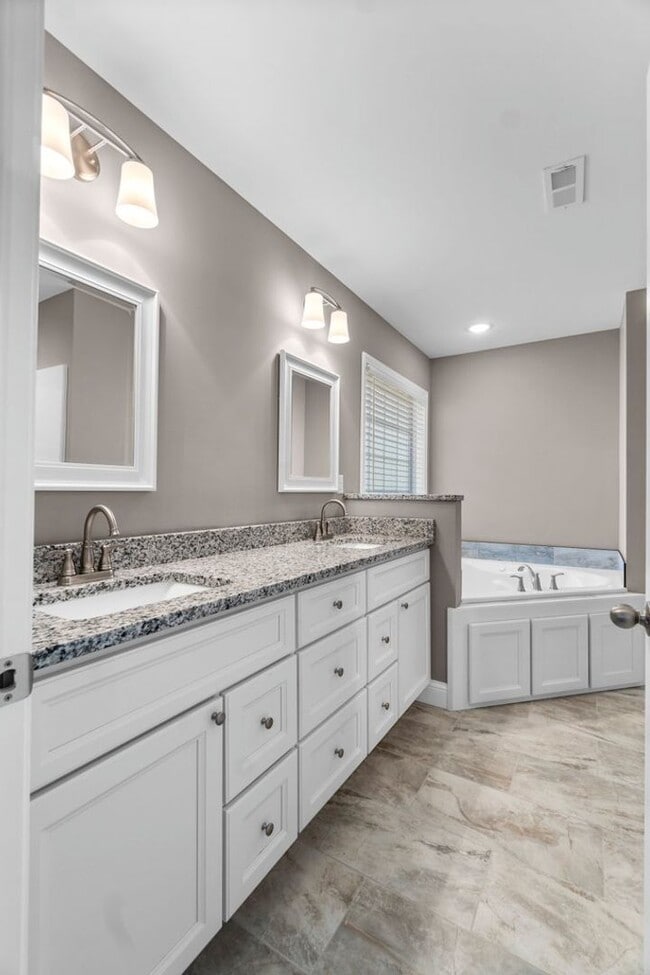 Building Photo - Beautiful Home in Cape