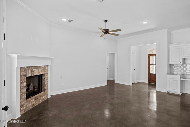 Building Photo - 230 Hemingway Cir