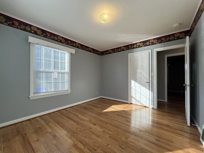 Building Photo - 2055 N Blandena St