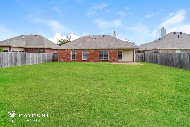 Building Photo - Cute 3 Bedroom Brick Home