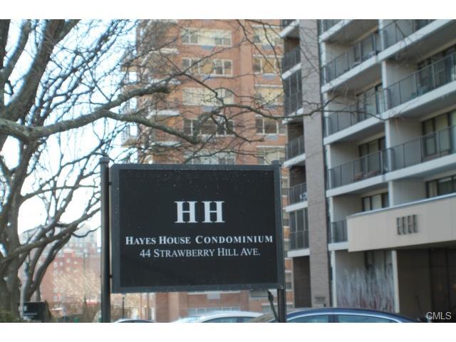 Building Photo - 44 Strawberry Hill Ave