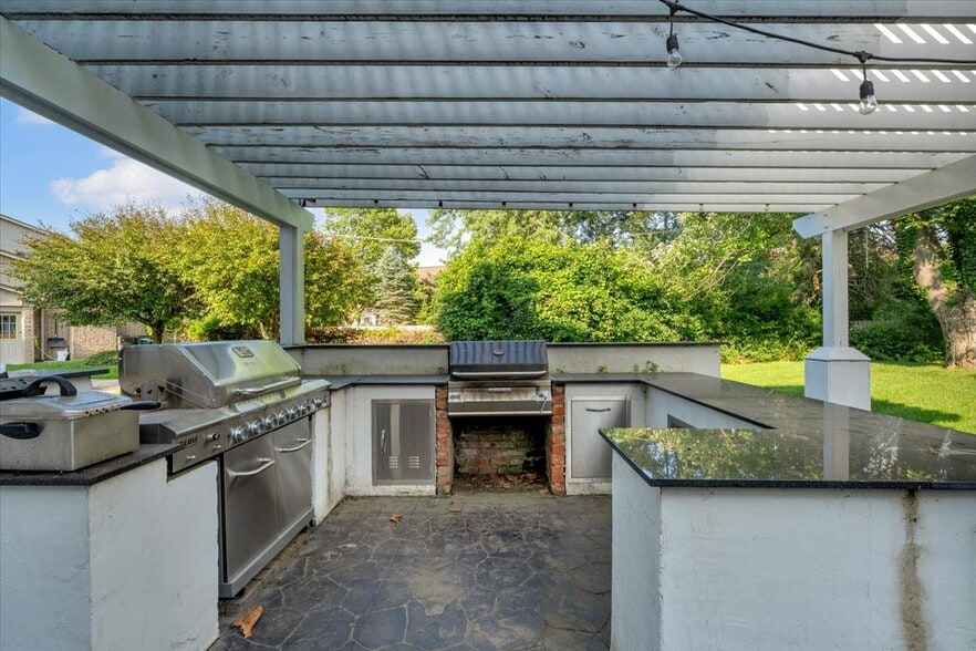 Building Photo - 4158 Cherrywood Dr