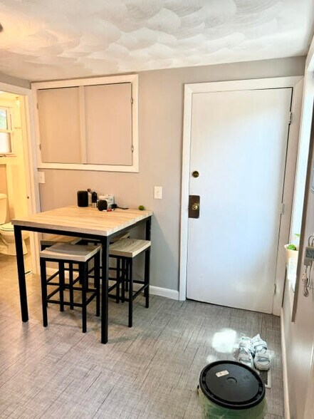 Building Photo - 25 Florence St