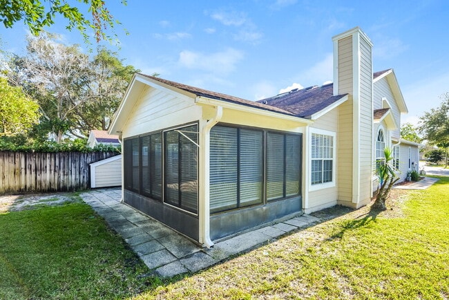 Building Photo - 803 Hillary Ct