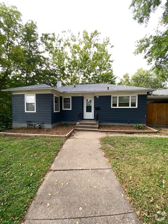 Building Photo - Spacious 3bd in McClellan Heights near the...