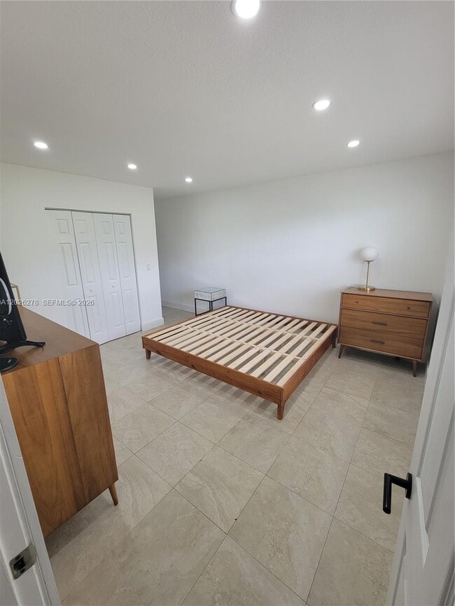 Building Photo - 1052 SW 79th Ave