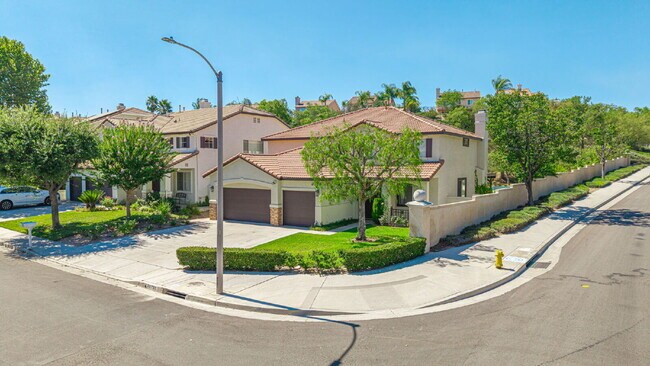 Building Photo - Executive 5-Bedroom Pool Home with Dual Master Suites in Stevenson Ranch