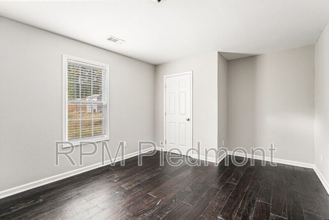 Building Photo - 1343 Lynford Dr SW