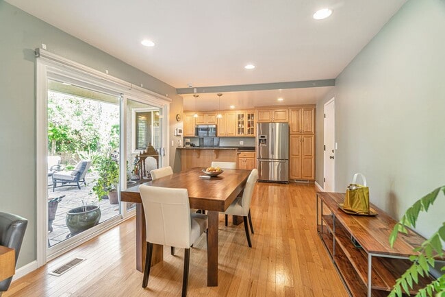 Building Photo - Stylish & Comfort Home in Prime San Jose Location