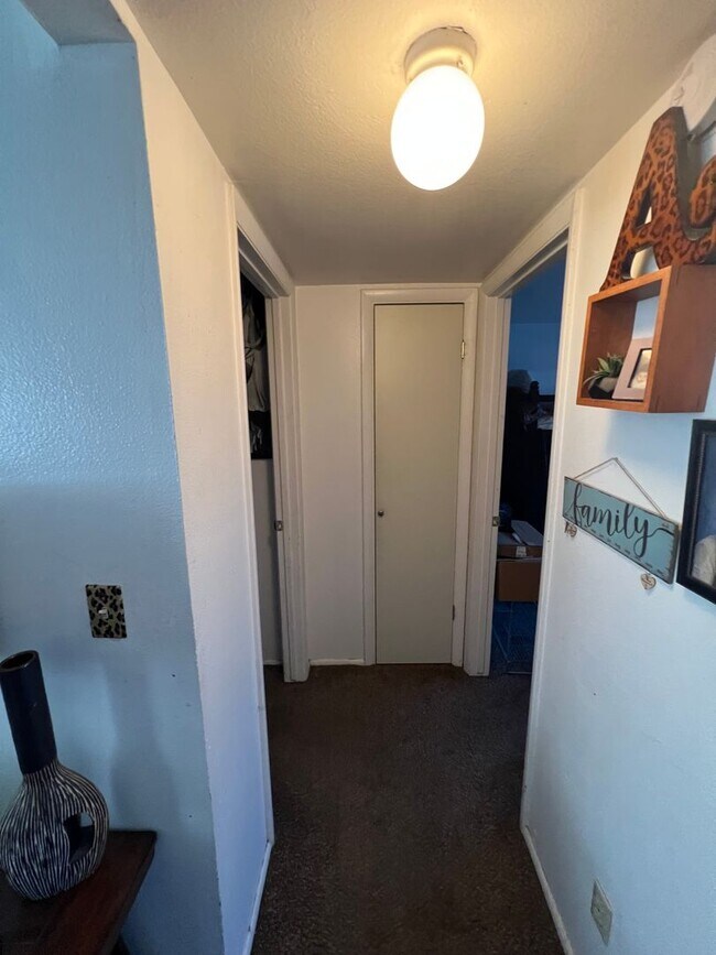 Building Photo - South Provo 2 bedroom apartment!