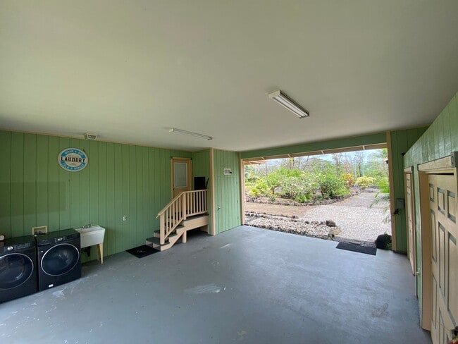 Building Photo - 3/2 In The Hawaiian Paradise Park Sunbelt!